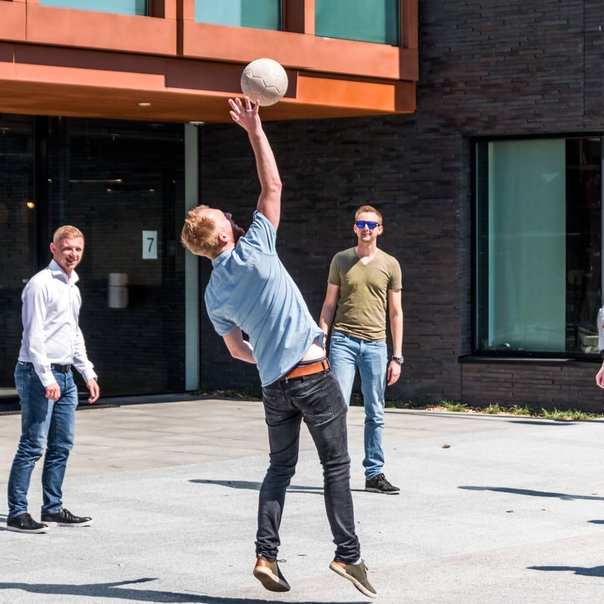 Neem contact op met Holder